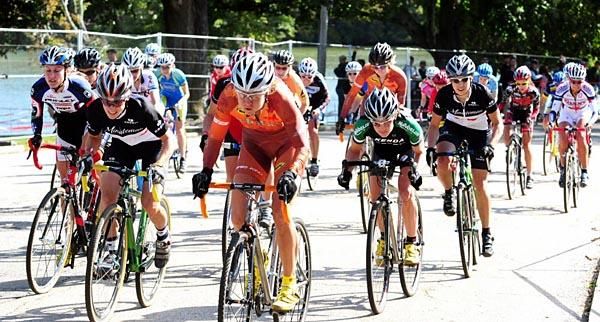 Lyne Bessett (October Factory Racing) gets the hole shot.