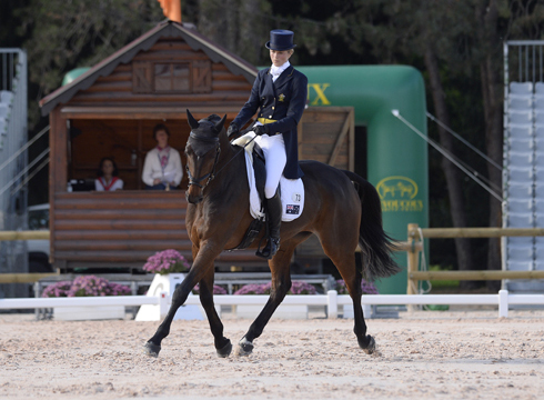 Lucinda Fredericks leads after dressage on Flying Finish at Pau 4-star