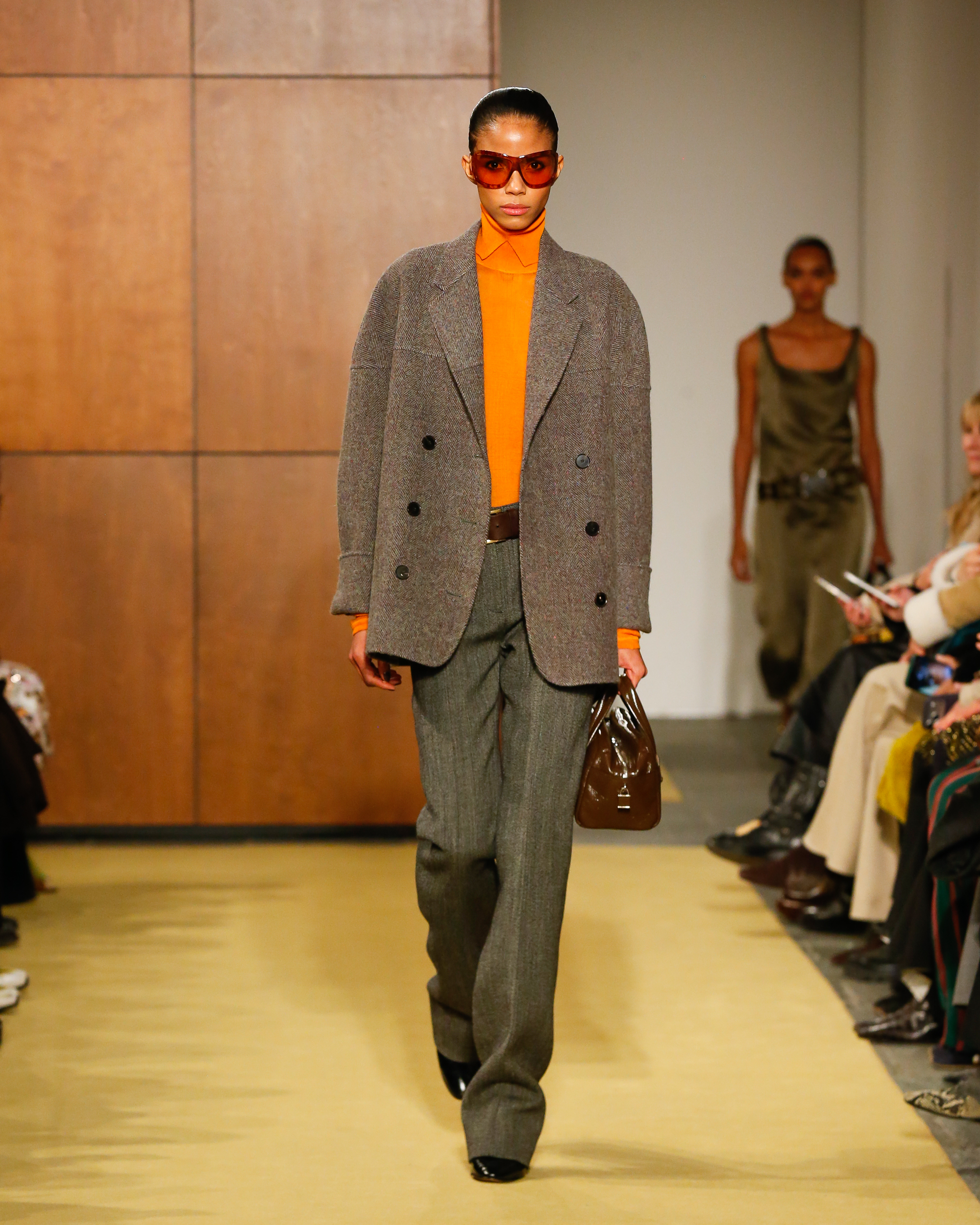 Tory Burch F/W 26 runway model.