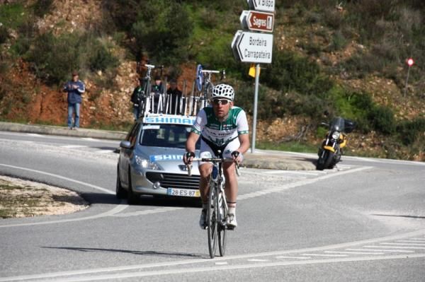 On the way to Vila do Bispo, Oleg Chuzhda (Caja Rural) rides alone off the front.