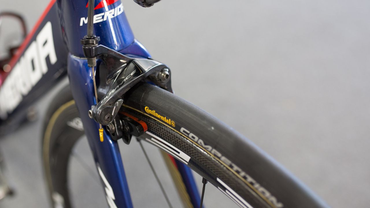 For the most part, it seems all the teams at TDU are running the old Dura Ace 9000, however, Yukiya Arashiro's managed to snag a new Dura Ace 9100 front brake on his Merida Reacto.
