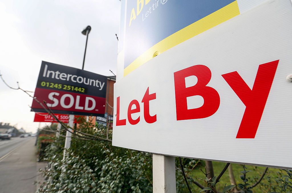 A buy-to-let property with a &#039;for rent&#039; sign next to another home with a &#039;for sale&#039; sign (image: Photographer: Chris Ratcliffe/Bloomberg via Getty Images)