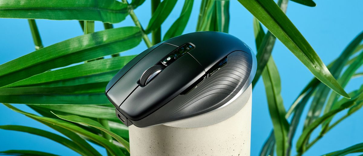 A black 3Dconnexion CadMouse Pro Wireless ergonomic mouse