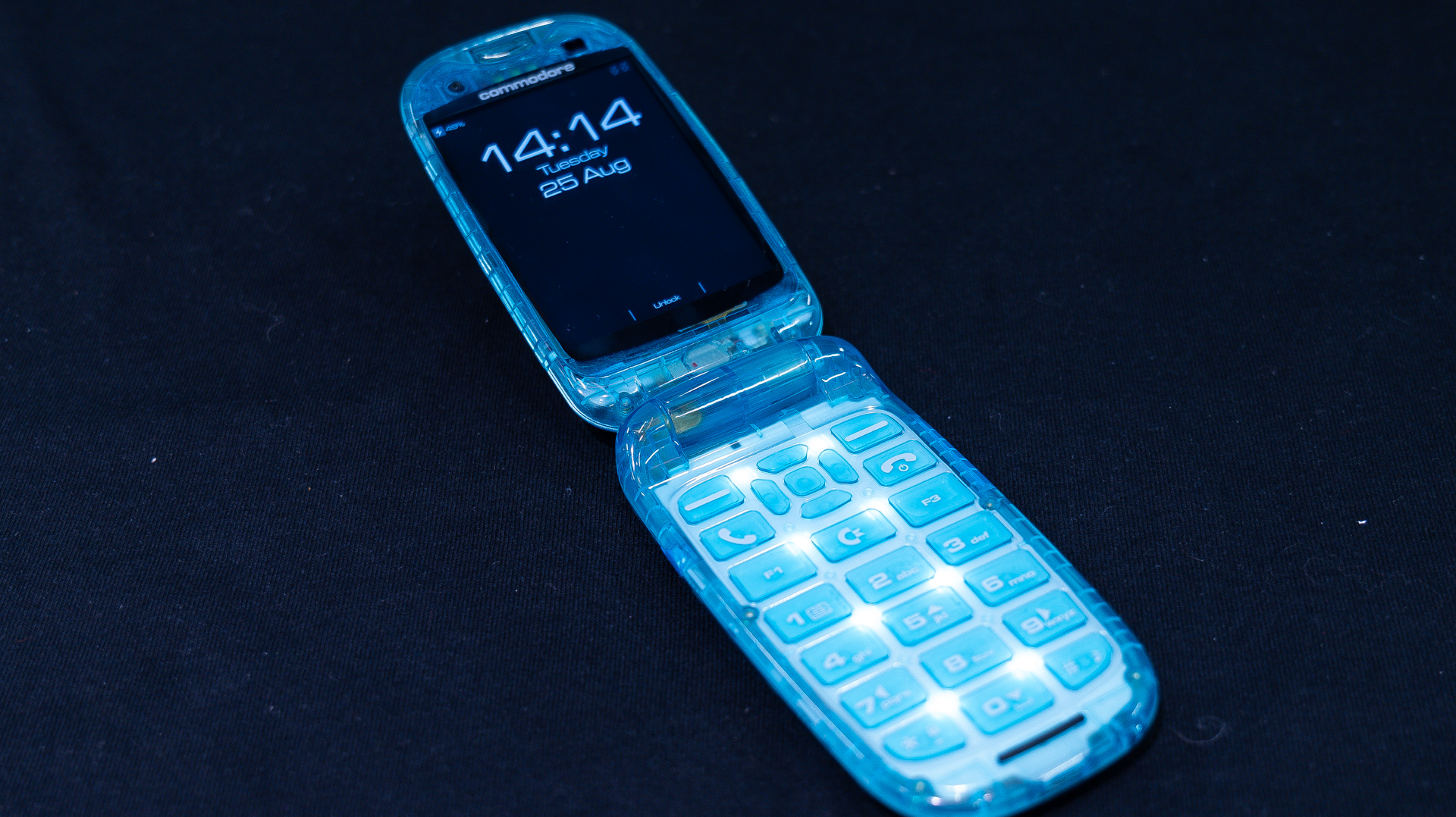 Commodore Callback 8020 flip phone