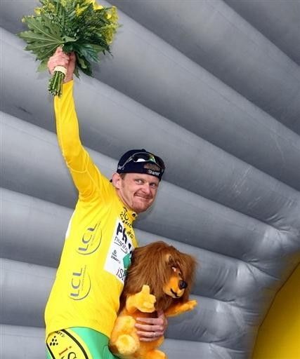 Floyd Landis (Phonak) in the maillot jaune for the first time