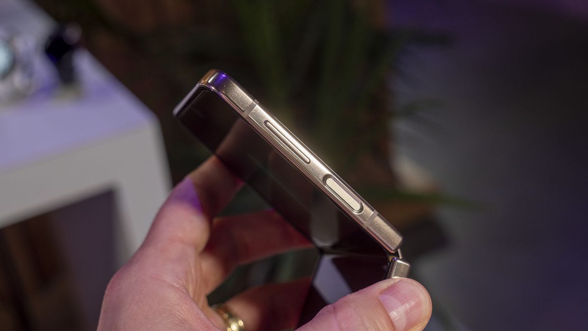 Power button and integrated fingerprint sensor, the volume rocker, and the shiny new frame of the Samsung Galaxy Z Flip 4