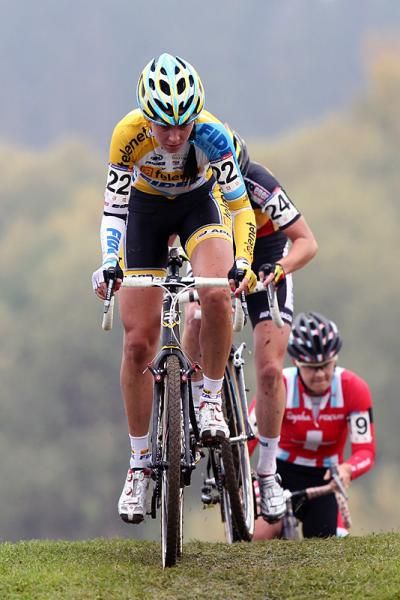 Nikki Harris (Telenet-Fidea) leads the chase.