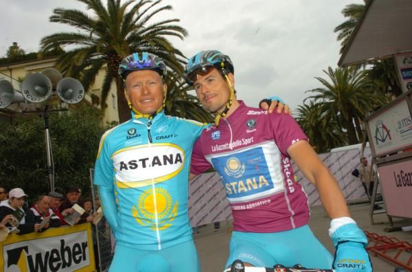 Andreas Kl&ouml;den posing with former teammate Alexandre Vinokourov