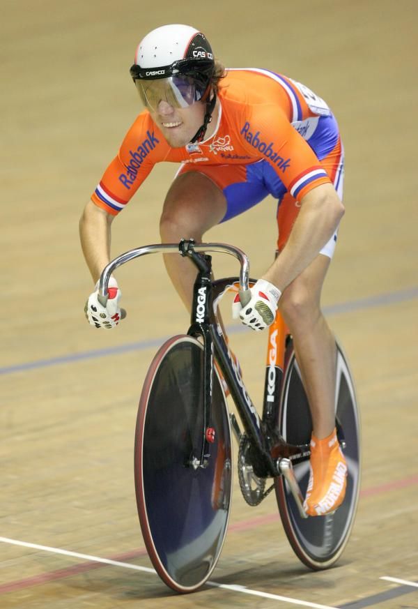 Yorrick Bos (Netherlands) gives everything in his qualfying time trial for the men's sprint