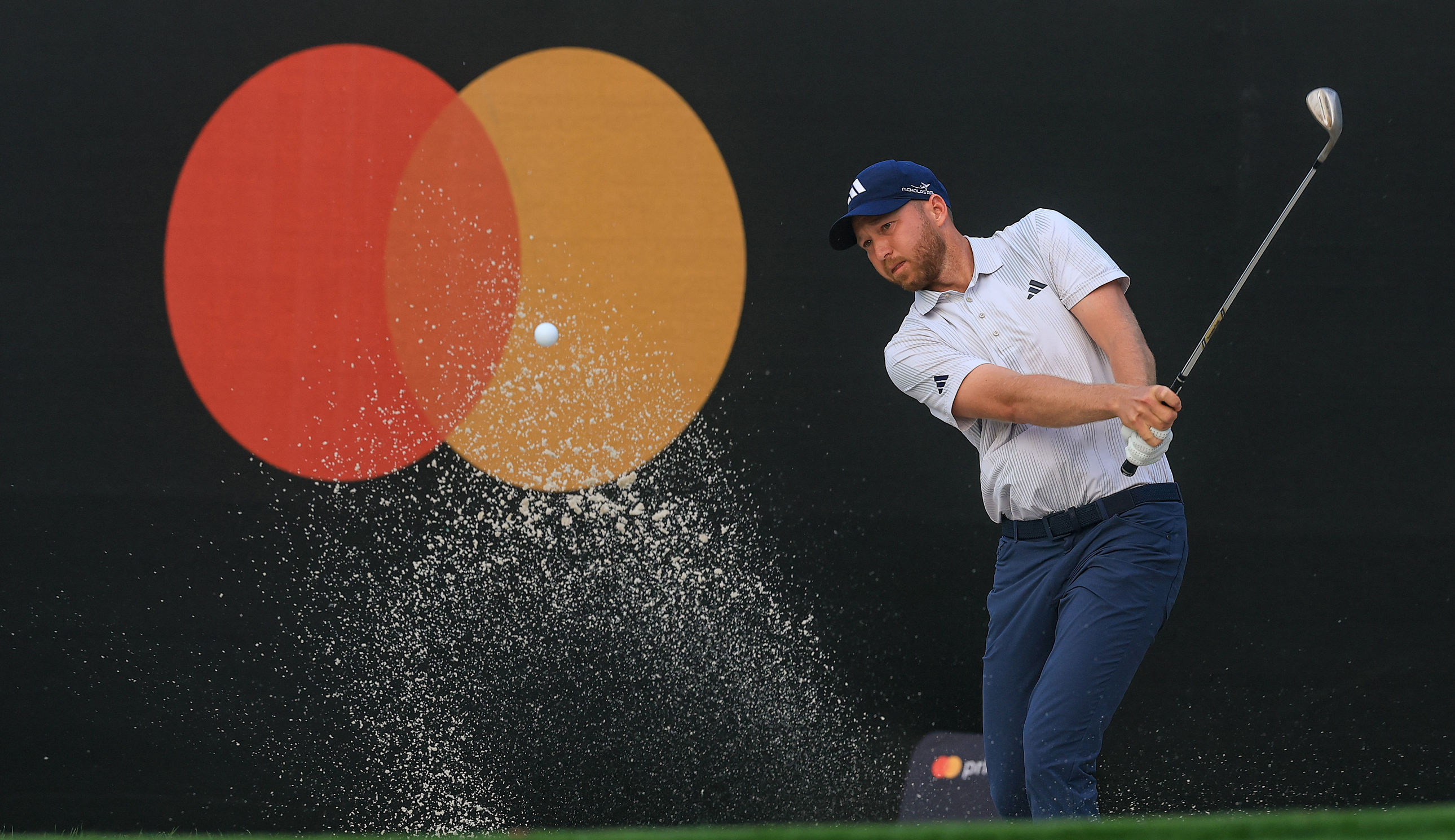 Daniel Berger hits a bunker shot