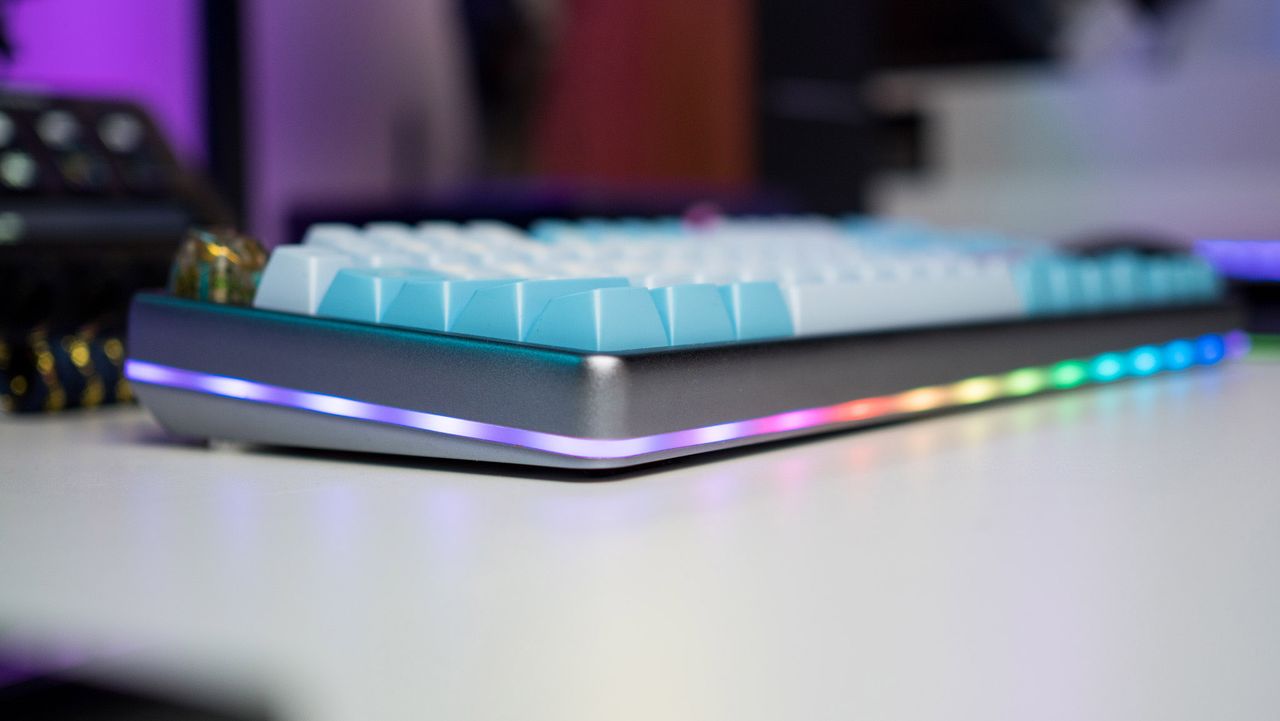 Drop Americana Keyboard in three-thirds view on a white table