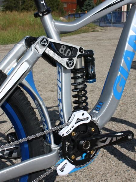 Since no front derailleur will ever be used on a Glory, the frame features an extra-wide rectangular-profile seat tube.