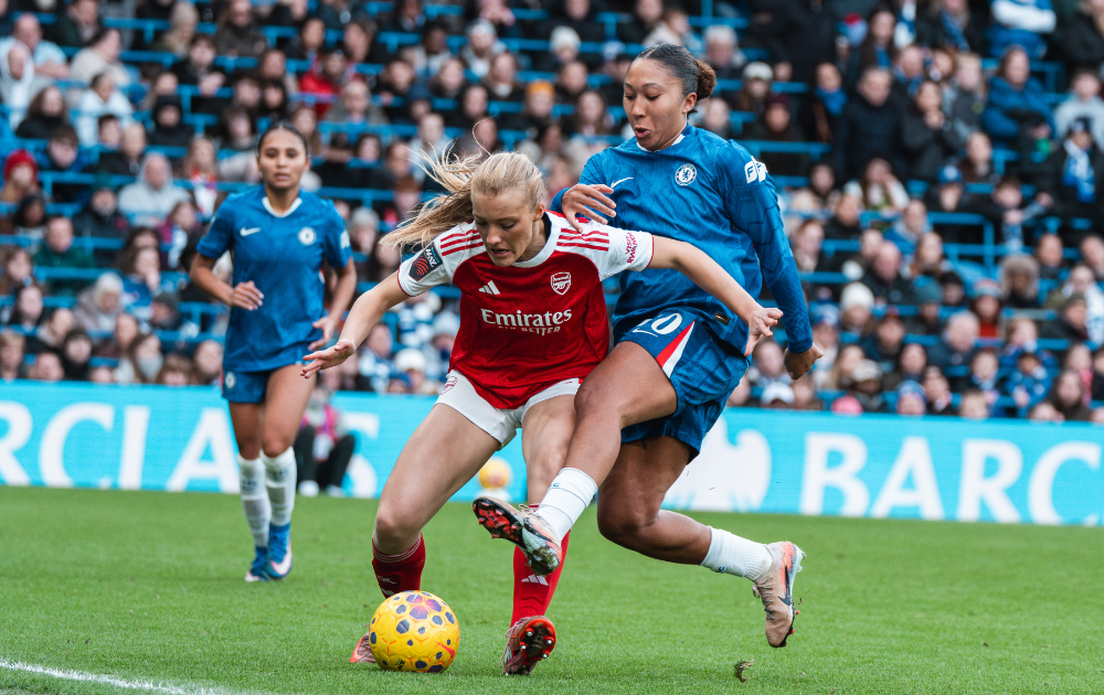 Chelsea take on Arsenal in the WSL ahead of their UWCL clash.