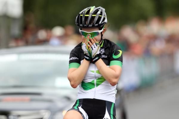Amanda Spratt (GreenEDGE) was overcome after her victory