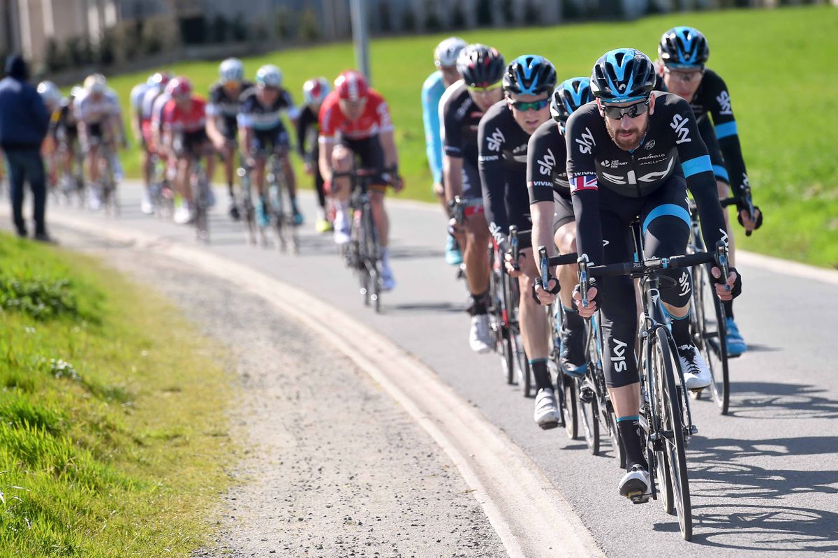 Bradley Wiggins (Team Sky) leading the bunch