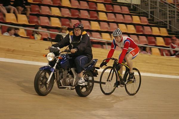 Hilton Clarke winds Ryan Bayley up to 80 km/h
