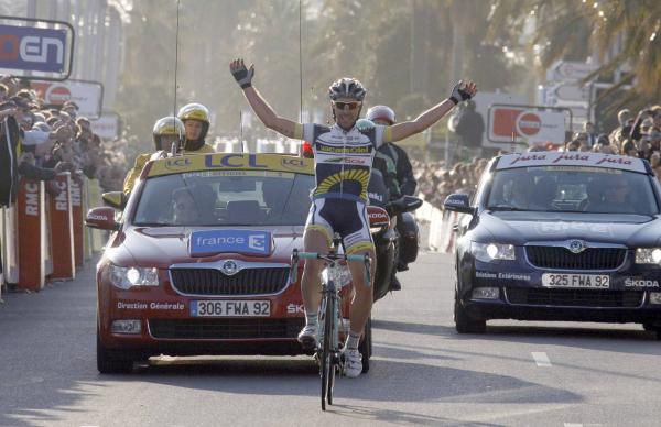 Thomas De Gendt (Vacansoleil-DCM) takes stage 7 of Paris-Nice.