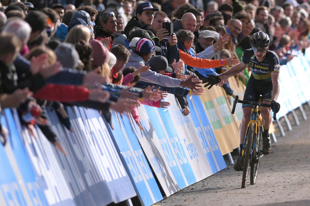 Quinten Hermans greets the fans