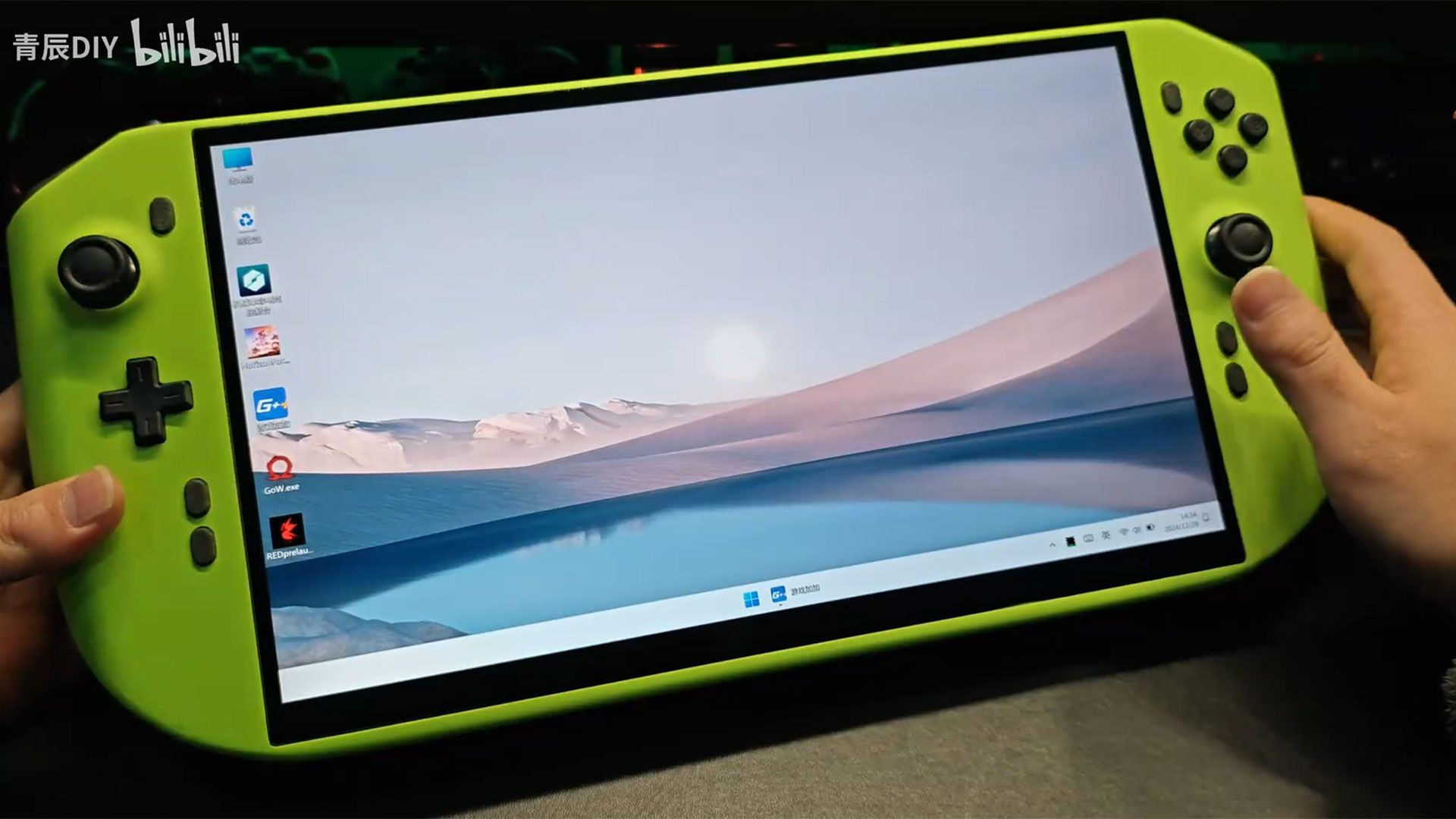 みゆちゃ Modder builds gaming handheld powered by an RTX 4090 laptop GPU