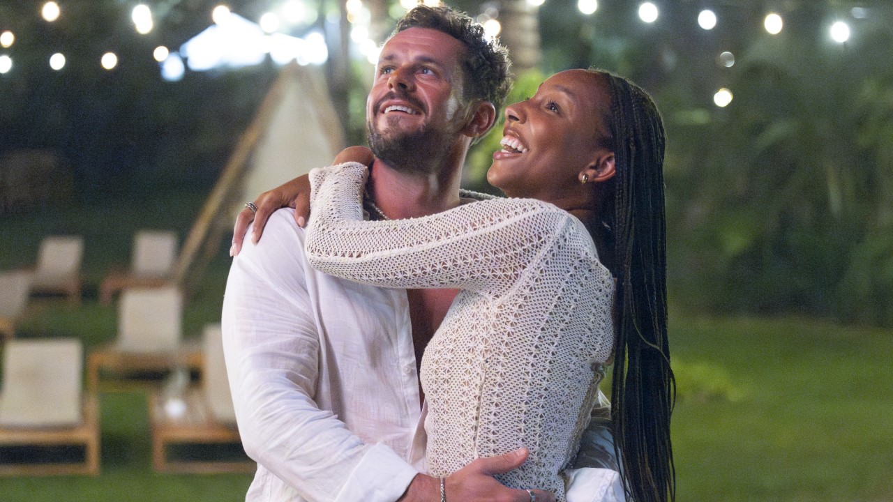 Jeremy Simon and Bailey Brown watch fireworks together on Bachelor in Paradise.