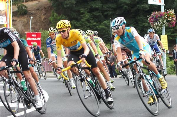 Bradley Wiggins (Team Sky) retained his yellow jersey after stage 14