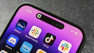 iPhone 14 Pro Max visar Dynamic Island högst upp på skärmen.