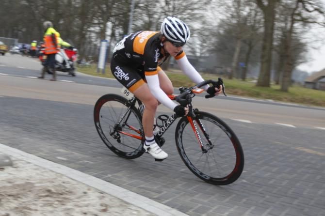 Lauren Kitchen (Wiggle Honda Team) bridged across to the leaders
