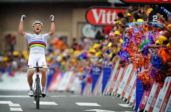 Hushovd enjoys the cheers from the crowd in Lourdes