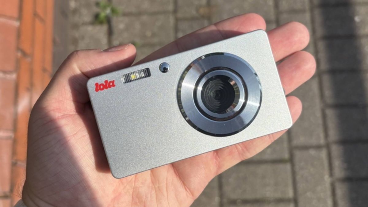 I swapped my iPhone's camera for this Y2K-inspired digicam — and there’s only one point-and-shoot I want in my pocket for capturing memories