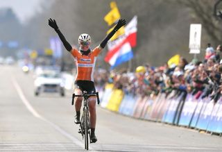 Anna van der Breggen wins the 2018 Tour of Flanders