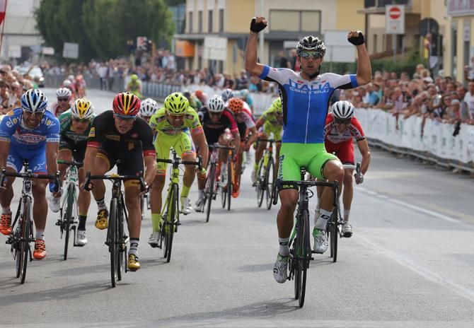 Sonny Colbrelli wins the bunch sprint