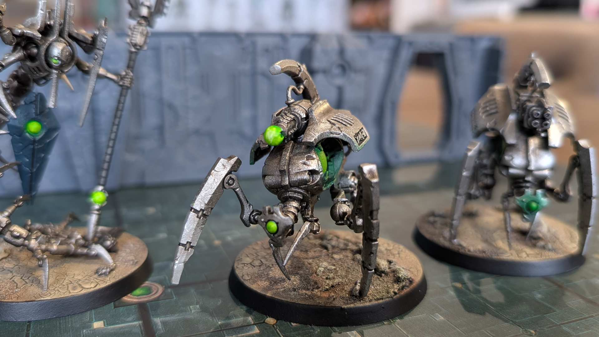 Kill Team: Tomb World Necron miniatures seen in front of the terrain walls