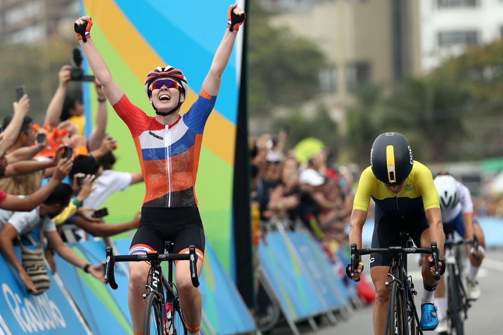 Anna van der Breggen (Netherlands) beats Emma Johansson (Sweden) to the line