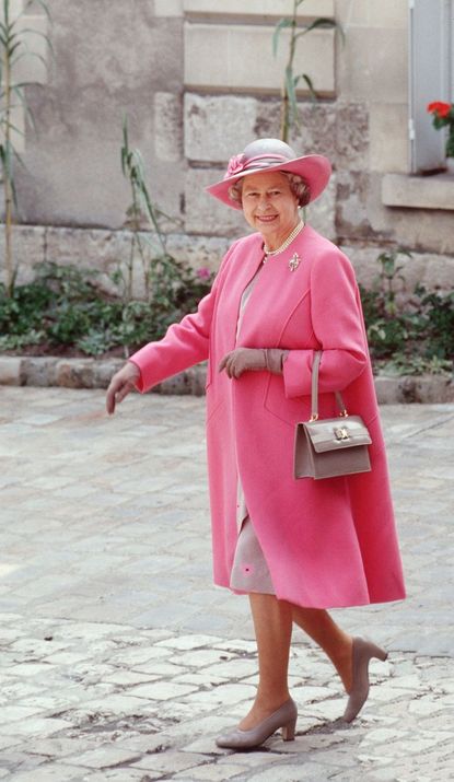 If the Queen moves her purse to her right arm, her staff must cut off her conversation. 
