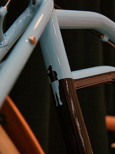 The striking two-tone theme even carries straight through to the company logo.