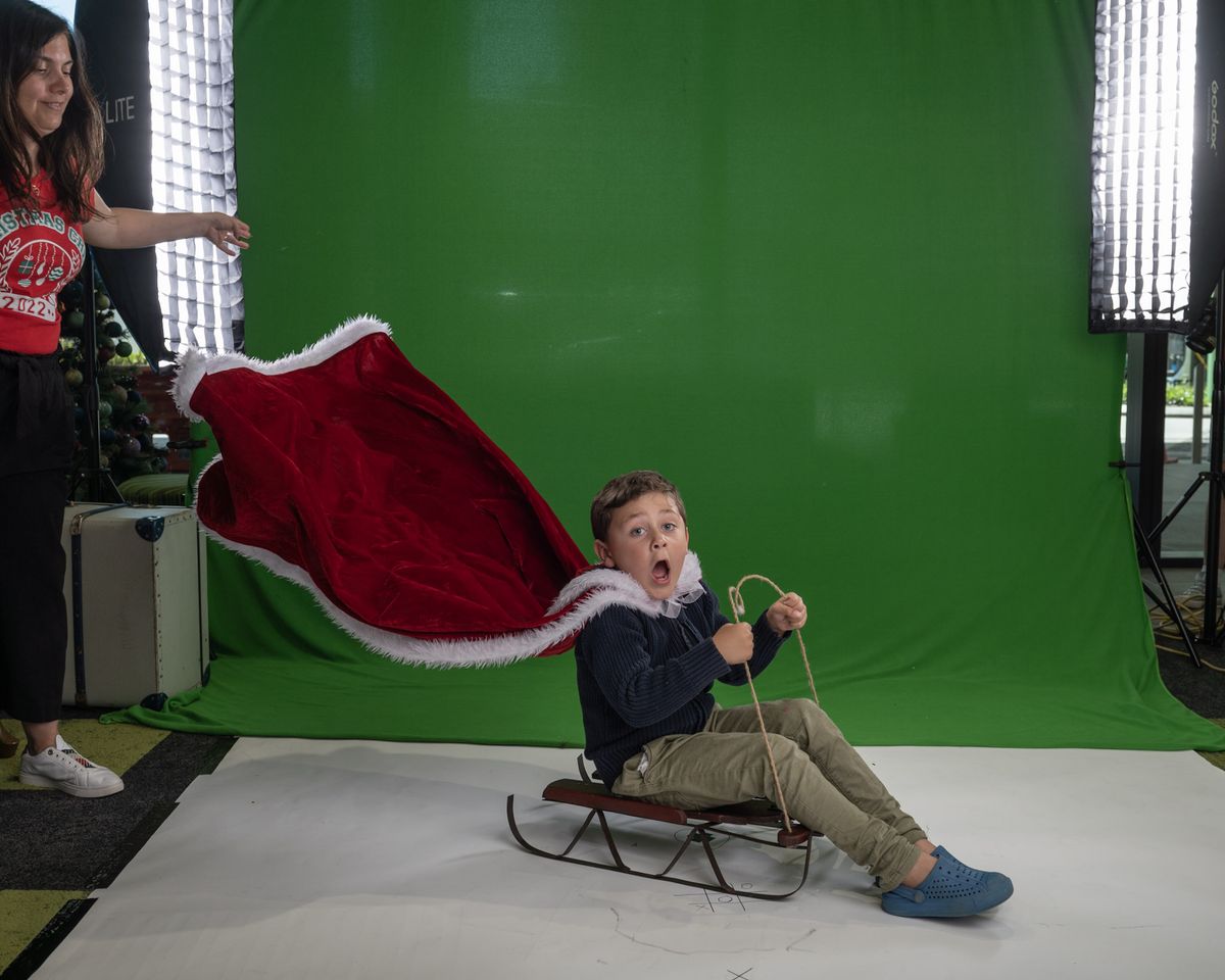 Santa Photoshoots with sick children in hospital