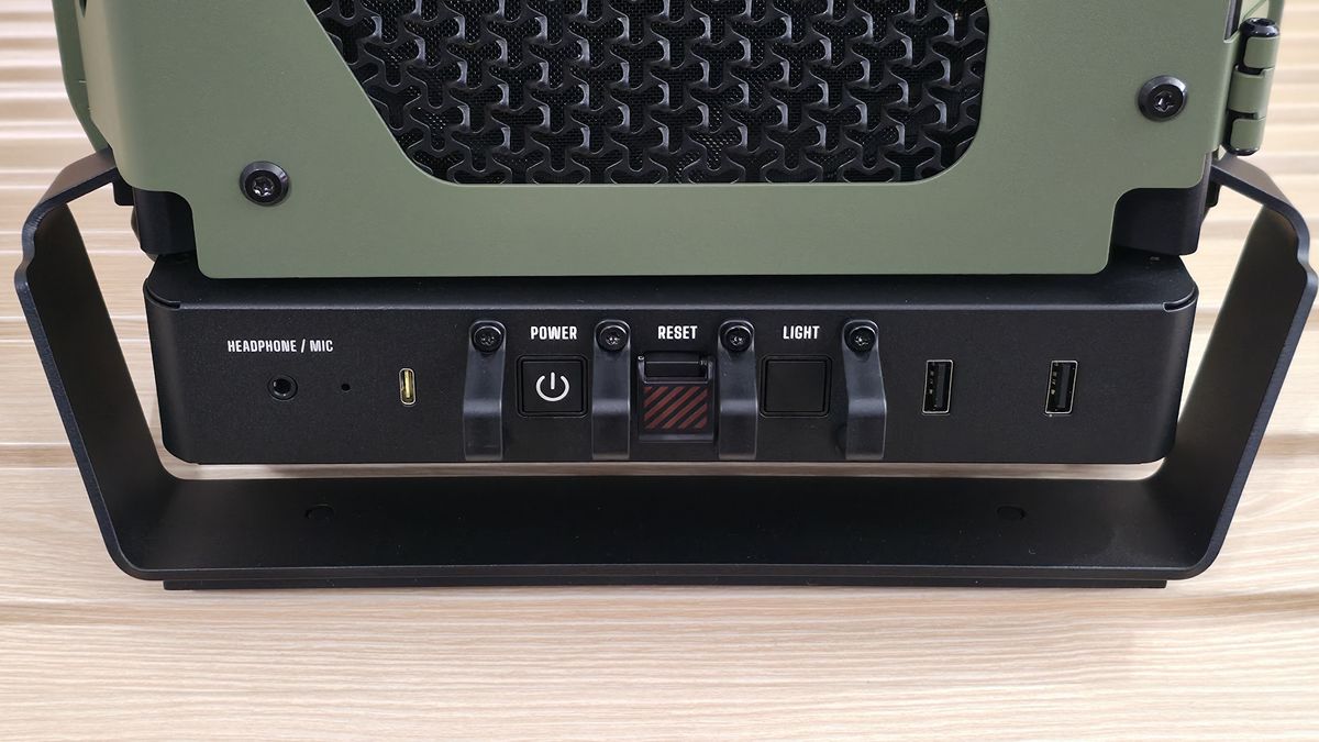 Corsair Warthog RS - I/O
