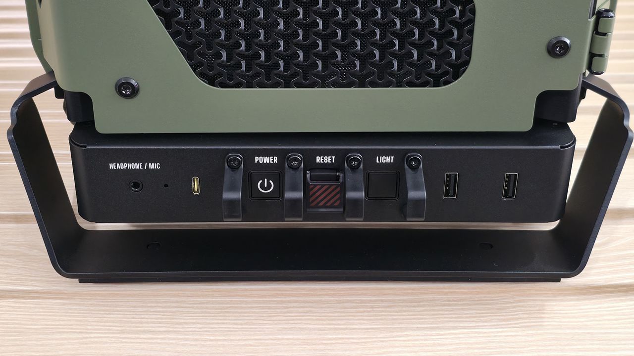 Corsair Warthog RS - I/O