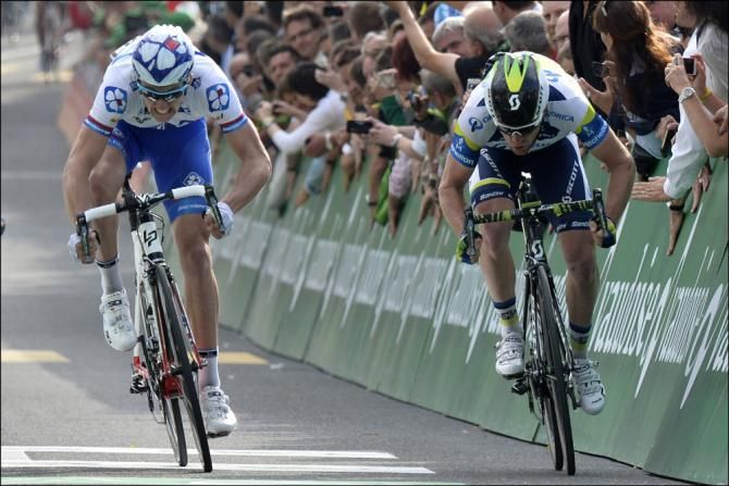Arnaud Demare (FDJ) and Matt Goss (Orica GreenEdge) sprint head-to-head for victory in the finale of stage 4
