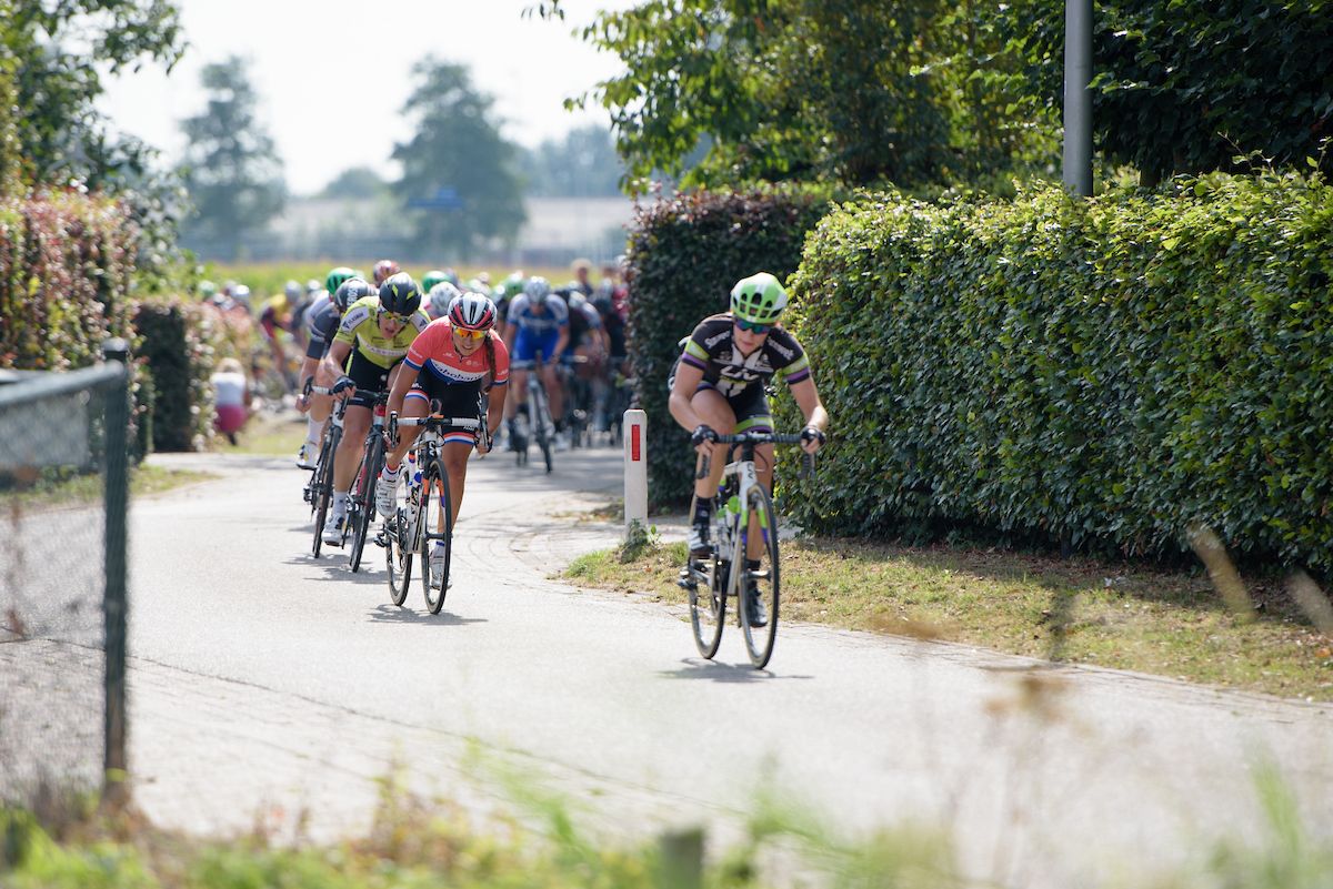 Anouska Koster (Rabo Liv) jumps onto Soek's wheel