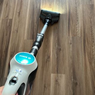 Bosch Unlimited 7 Aqua cordless vacuum and mop testing process