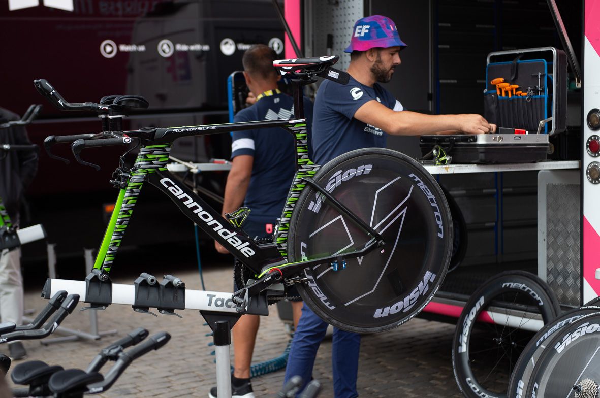 The Cannondale SuperSlice bikes are yet to receive the pink/blue paint design of the new team colours