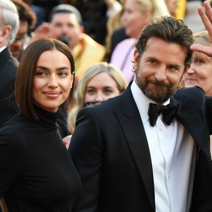 Event, Yellow, Suit, Formal wear, White-collar worker, Businessperson, Facial hair, Photography, Flooring, Premiere, 