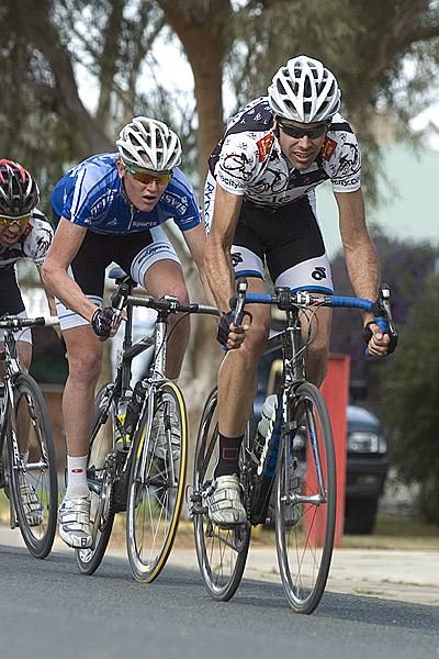 Ashley Baines (Cycle City) leads Aaron Donnelly (NSWIS) on the 1.3 kilometre curcuit in Euston.