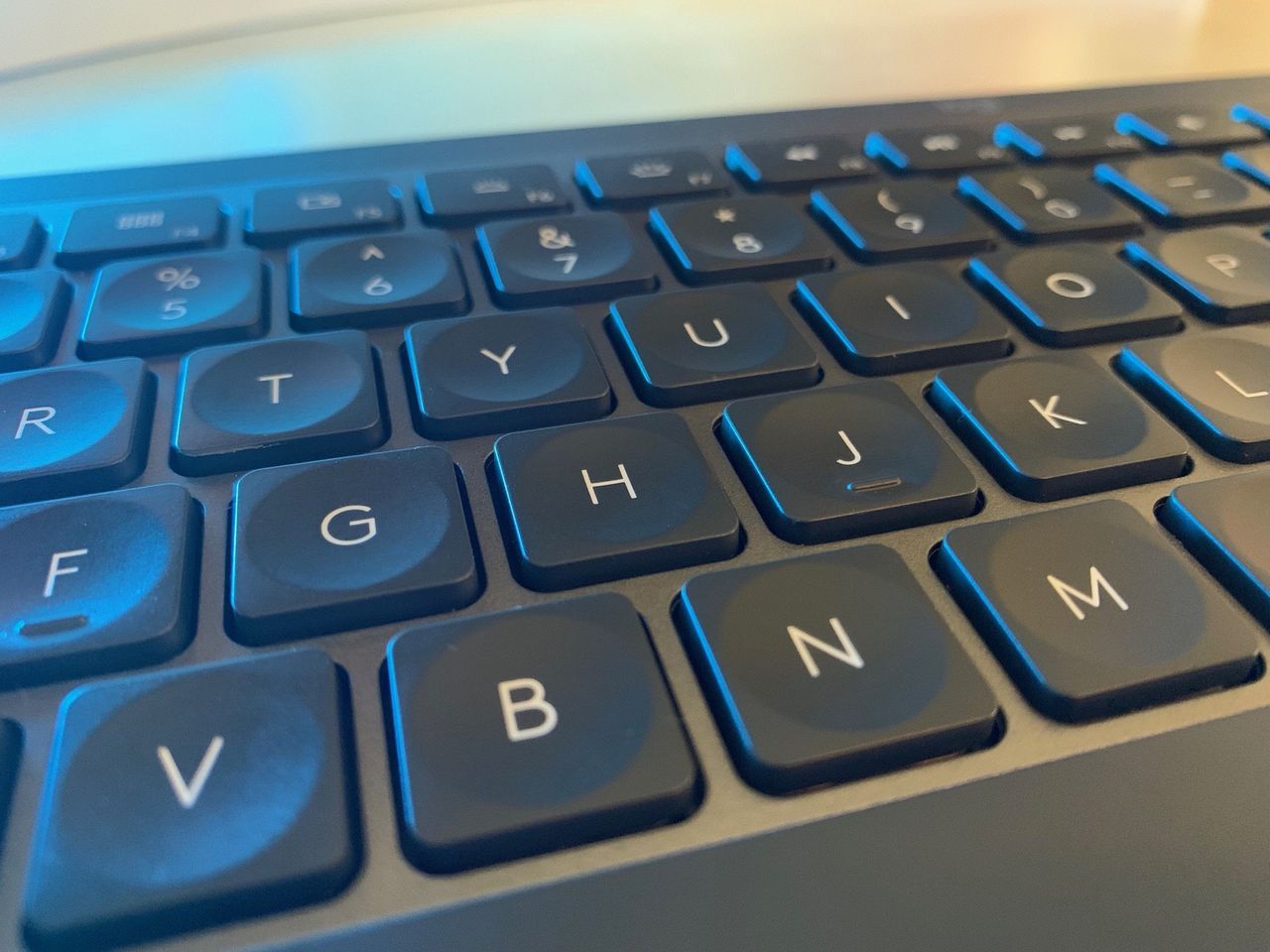 MX Keys concave keys