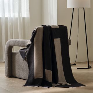 grey and black blanket throw on chair