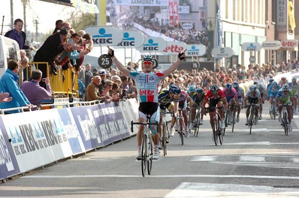 Andr&eacute; Greipel (Omega Pharma-Lotto) celebrates his victory in Driedaagse De Panne's opening stage.