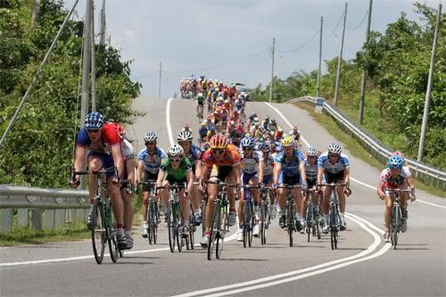The bunch at full speed