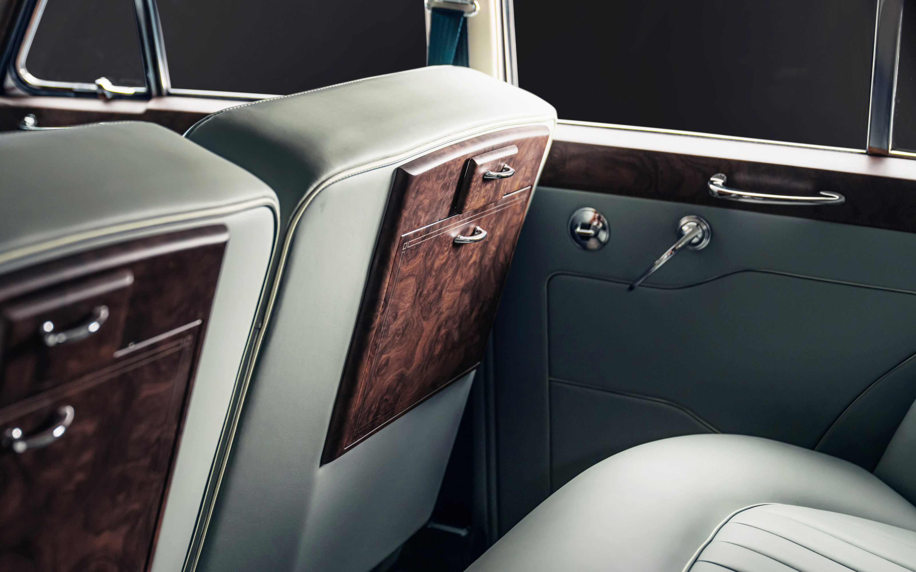 Inside the Sophia Loren Rolls-Royce Silver Cloud by Lunaz