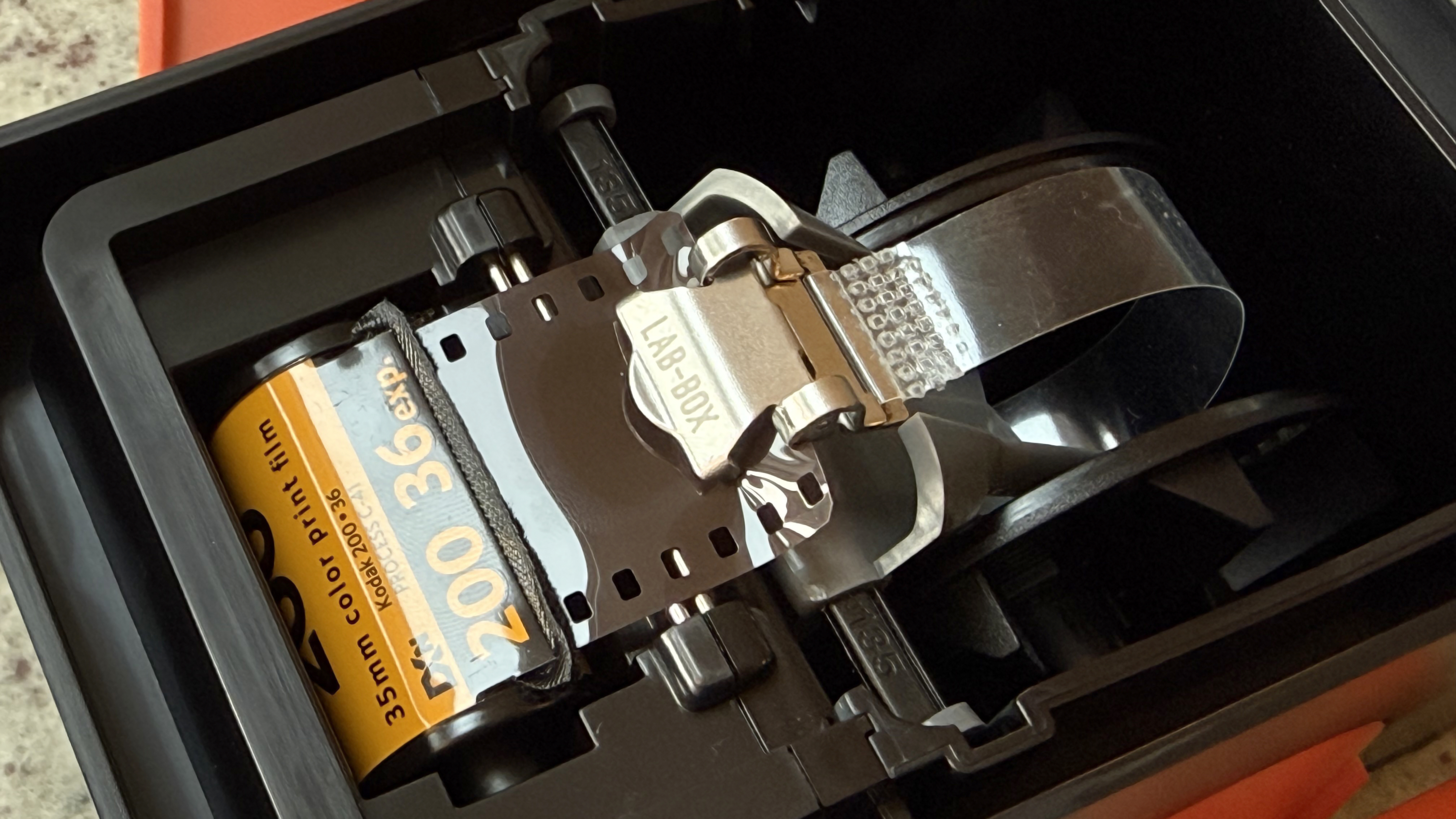 A lab box developing tank